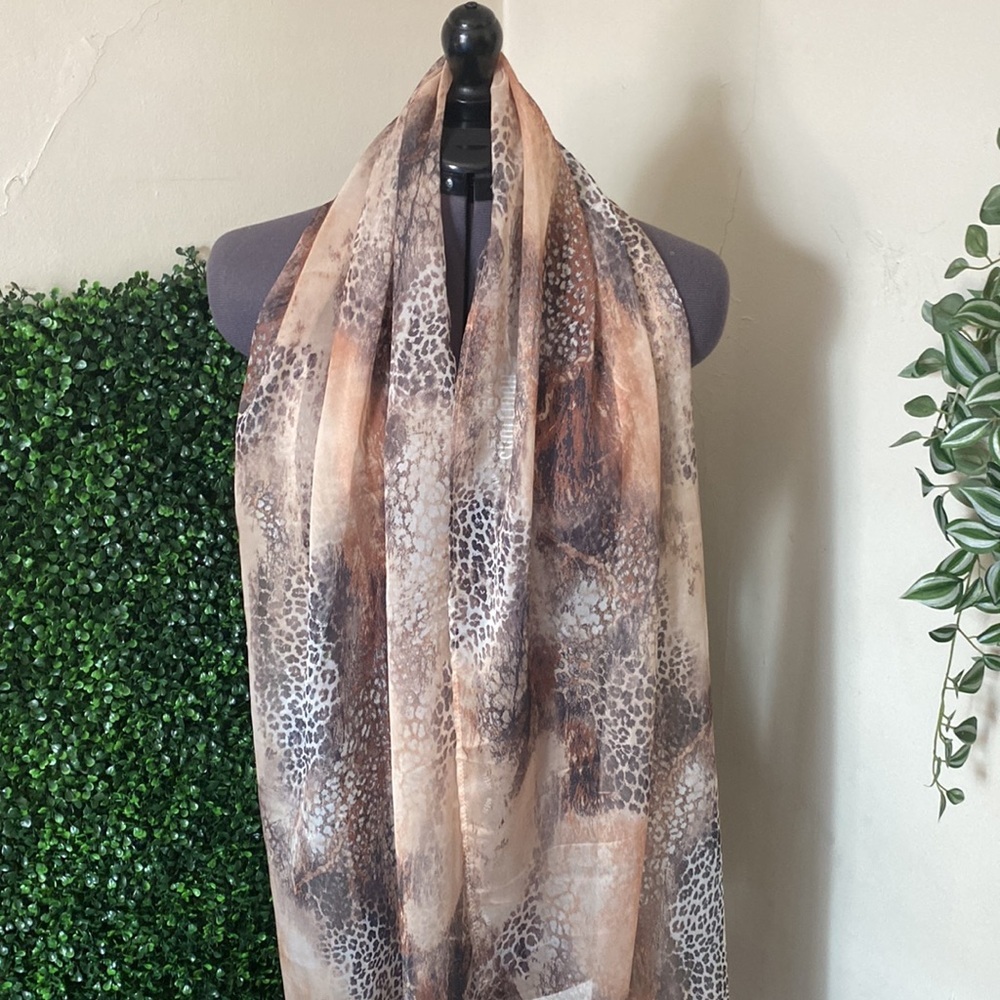 NWT Chico’s animal print scarf - Picture 2 of 4